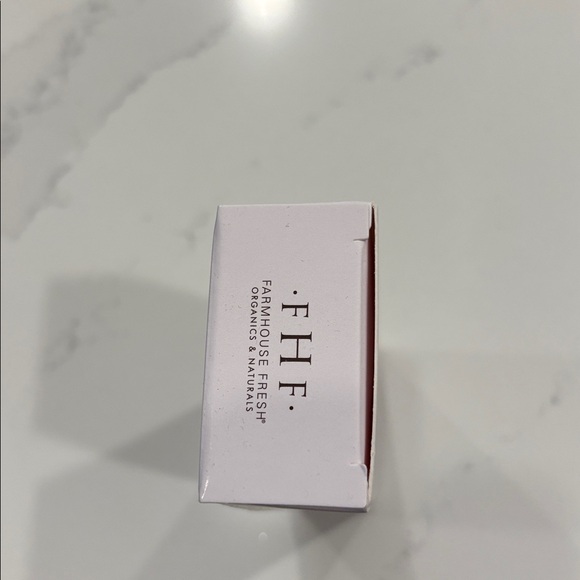 Farmhouse Fresh Fluffy Bunny 3-piece set hand cream, body wash & perfume - Picture 5 of 7